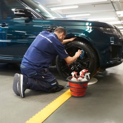 Lavage extérieur de véhicules sans eau