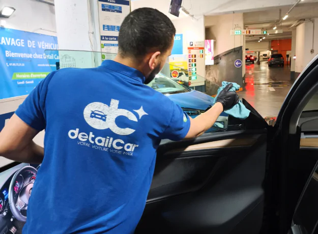DetailCar Marseille Félix Baret / Lavage et soin de véhicules sans eau sur Marseille Centre Ville EFFIA